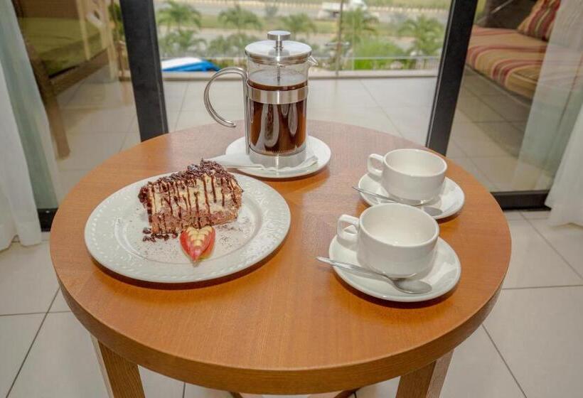 سوئیت پریمیوم, Ela Beach Hotel & Apartments