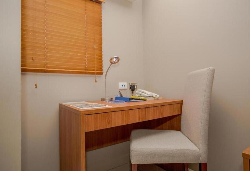 سوئیت پریمیوم, Ela Beach Hotel & Apartments