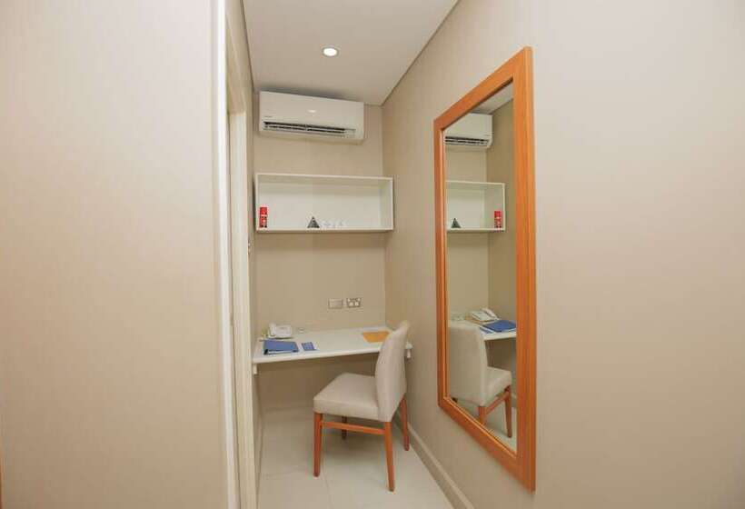 سوئیت پریمیوم, Ela Beach Hotel & Apartments