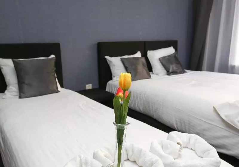Standard Neljän Hengen Huone, Flipper Amsterdam