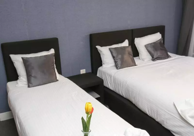 Standard Neljän Hengen Huone, Flipper Amsterdam