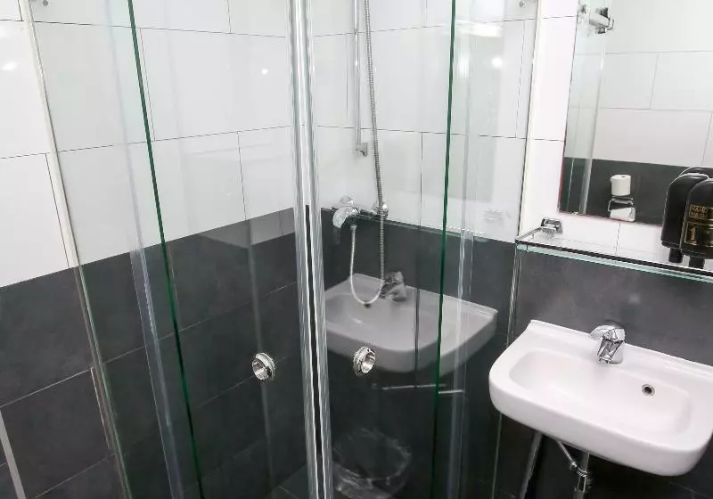 Standard Neljän Hengen Huone, Flipper Amsterdam