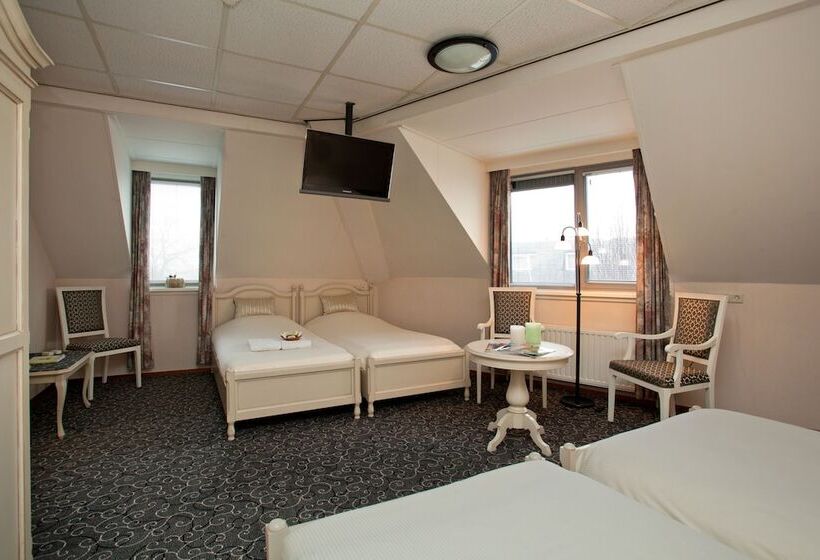 חדר סטנדרט לשלושה, Het Wapen Van Harmelen