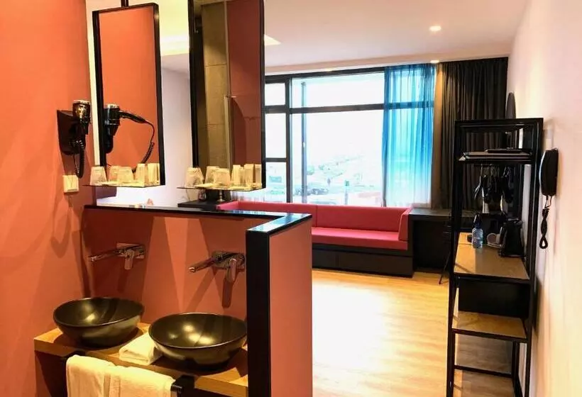 اتاق اساندارد با چشم‌انداز جانبی به دریا, Palace Hotel Zandvoort