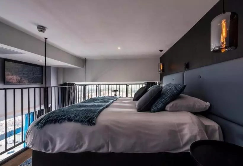 اتاق اساندارد با چشم‌انداز جانبی به دریا, Palace Hotel Zandvoort