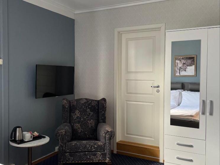 Quarto Estandar, Risør