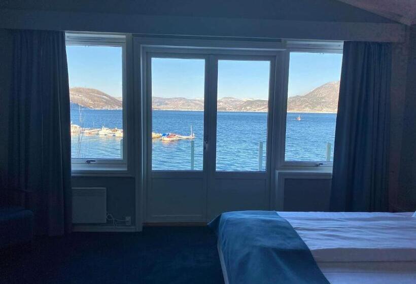 Suite with lake view, Rognan