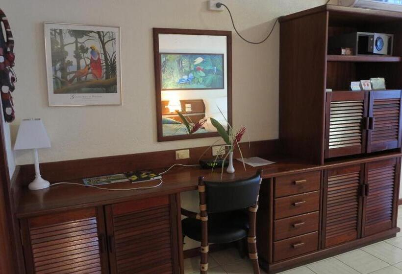 סוויטה אקזקיוטיב, Madang Resort