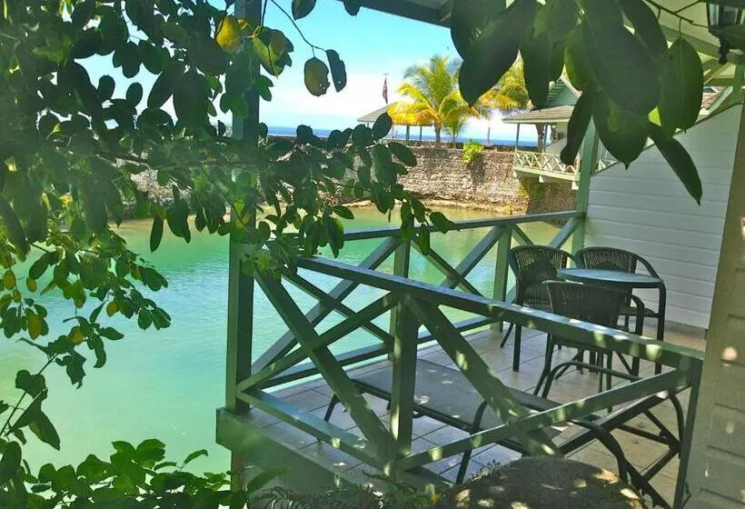 بانگلوی استاندارد, Madang Resort