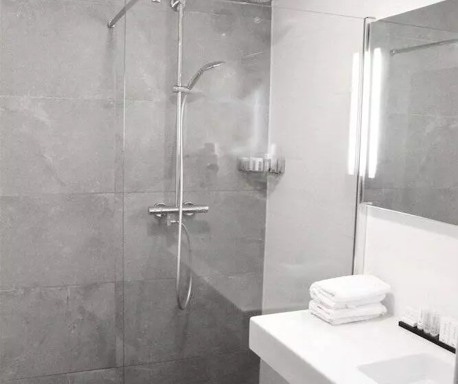 Comfort room with balcony, Van Der Valk Hotel Hilversum/ De Witte Bergen