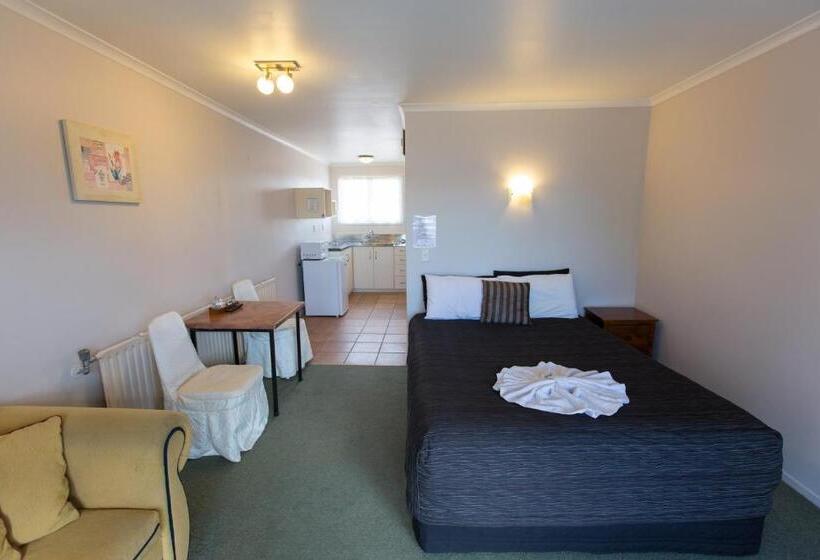 Студия Стандарт, Gateway International Motel