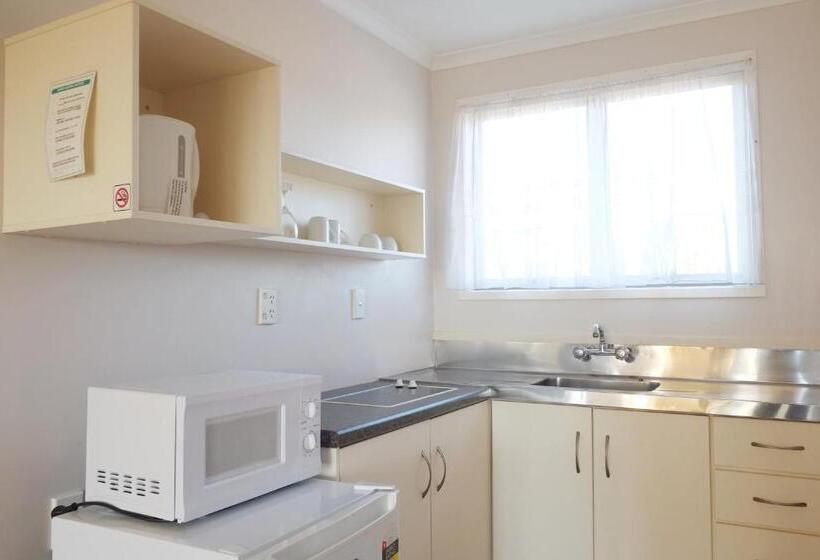 Студия Стандарт, Gateway International Motel