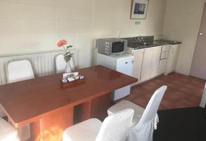 Семейный Номер, Gateway International Motel