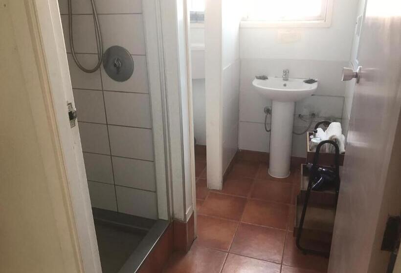 Семейный Номер, Gateway International Motel