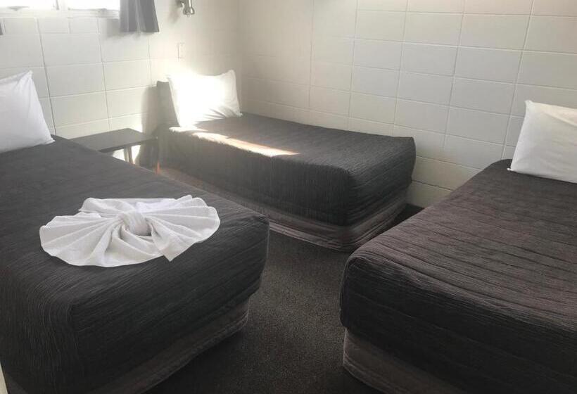 Семейный Номер, Gateway International Motel