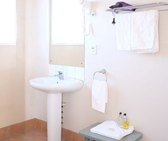 Студия Стандарт, Gateway International Motel