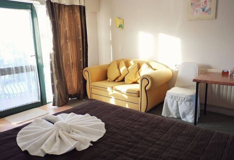 Студия Стандарт, Gateway International Motel