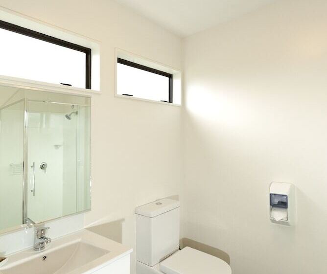 高级工作室, Gothic Heights Motel