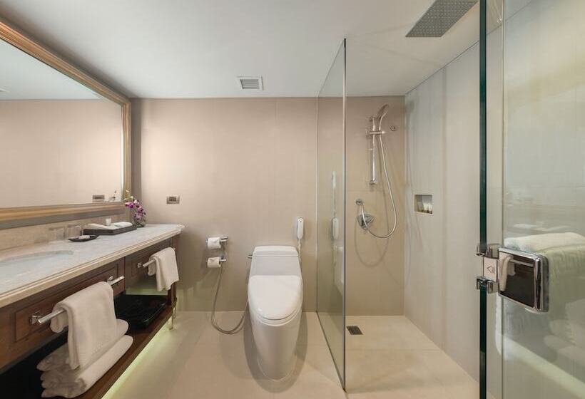 سوییت لوکس, Dusit Thani Manila