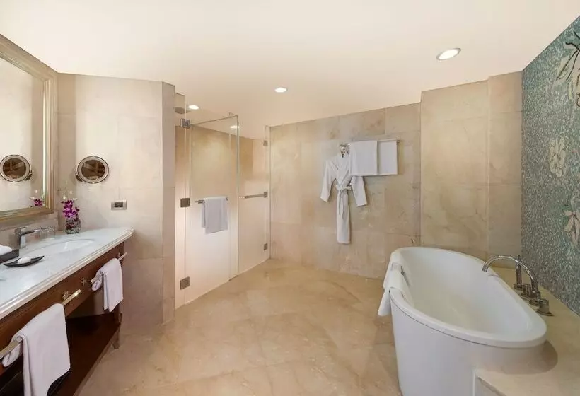 プレミアムスイート, Dusit Thani Manila