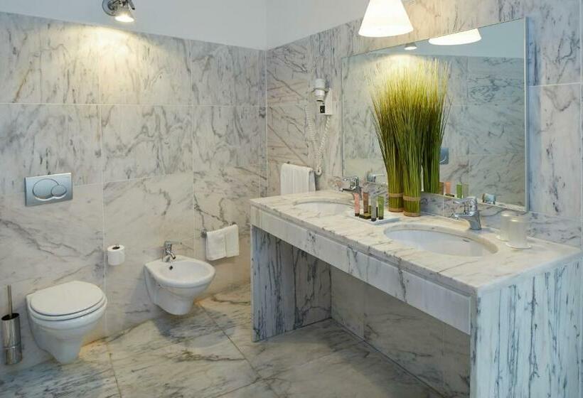 سوییت, Faro & Beach Club