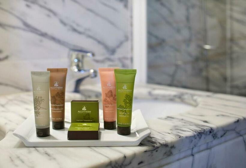 اتاق خانوادگی, Faro & Beach Club