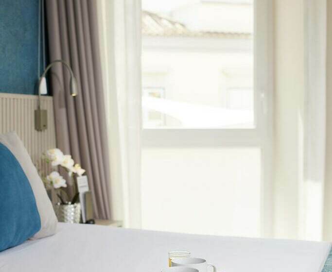 اتاق خانوادگی, Faro & Beach Club