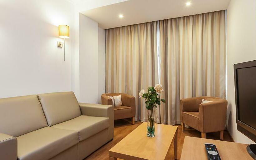 ジュニアスイート, Fatima