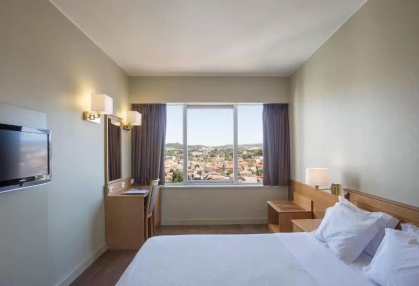 غرفة قياسية, Fundador