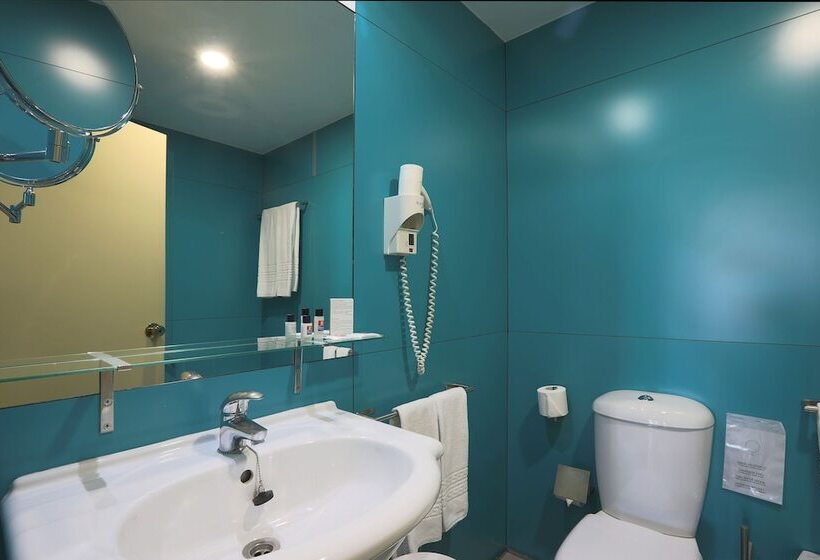 غرفة عائلية, Fundador