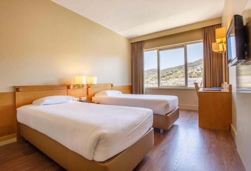 غرفة قياسية, Fundador