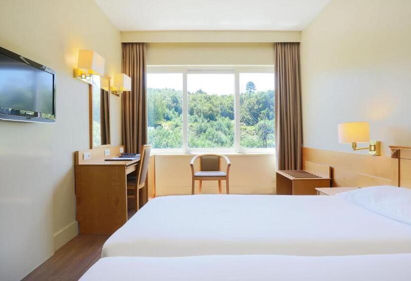 غرفة قياسية, Fundador