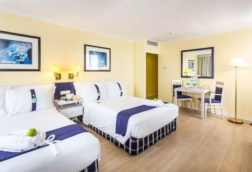 ２ダブルベッドのスタンダードルーム, Holiday Inn Lisbon By Ihg