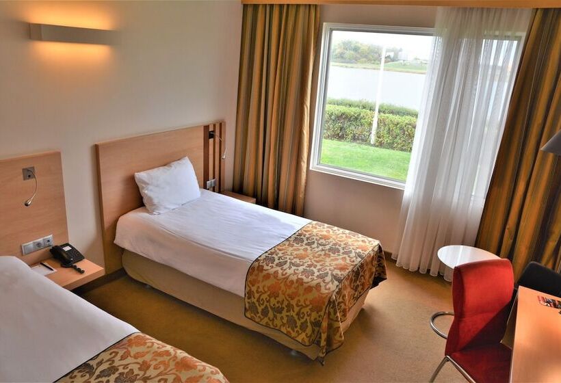 اتاق استاندارد با چشم‌انداز دریاچه, Hp Park Poznań Malta