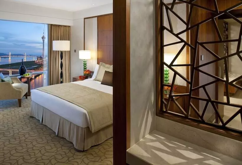 اتاق لوکس با چشم‌انداز شهر, Mandarin Oriental, Macau