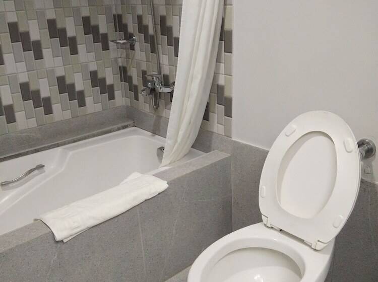 اتاق پرمیوم, The Mansion