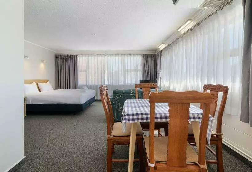 キングサイズベッドのスイートルーム, Thermal Oak Motel