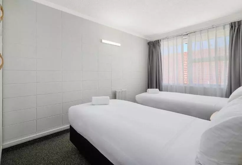 スイート, Thermal Oak Motel