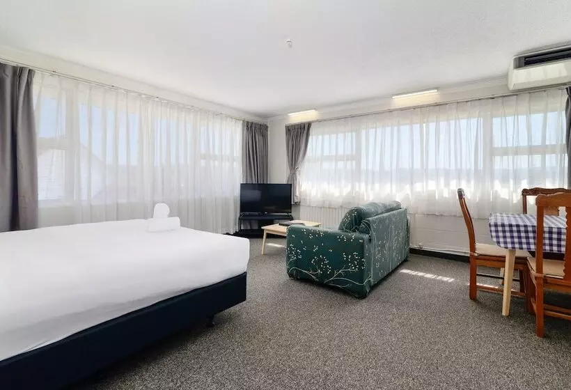 スイート, Thermal Oak Motel