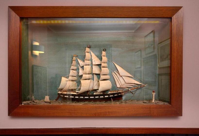 اتاق اکونومی, Lord Nelson