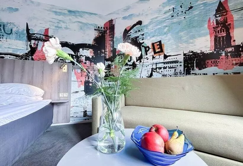 اتاق استاندارد سه نفره, Good Morning + Helsingborg