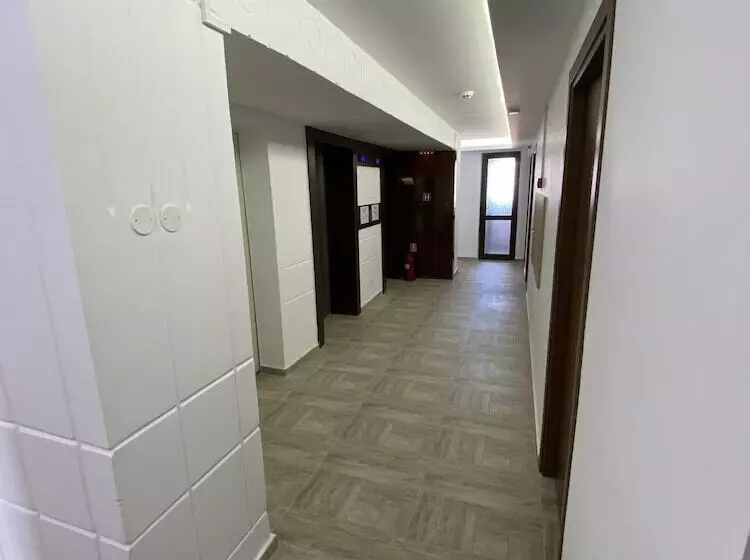 اتاق استاندارد سه نفره, Gorj
