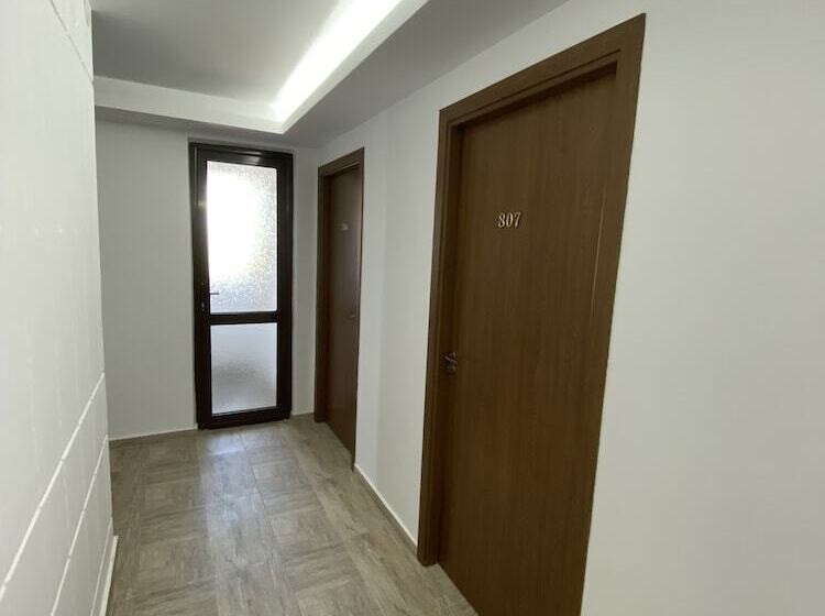 标准单人间, Gorj