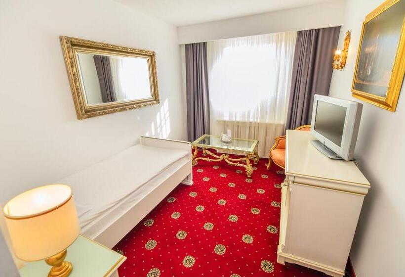 小型套房, Imparatul Romanilor