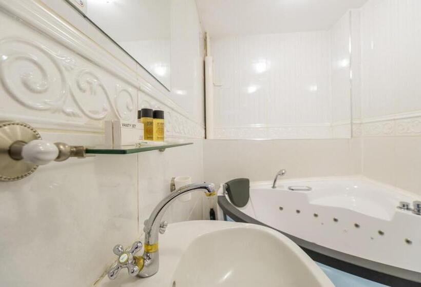 小型豪华套房, Imparatul Romanilor