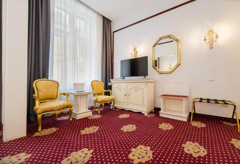 小型豪华套房, Imparatul Romanilor