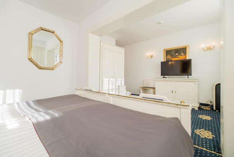 高级大房间, Imparatul Romanilor