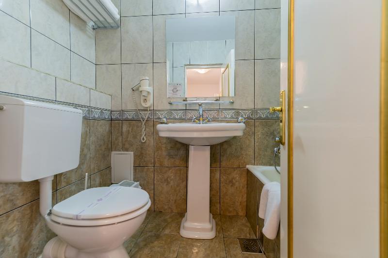 标准间, Imparatul Romanilor