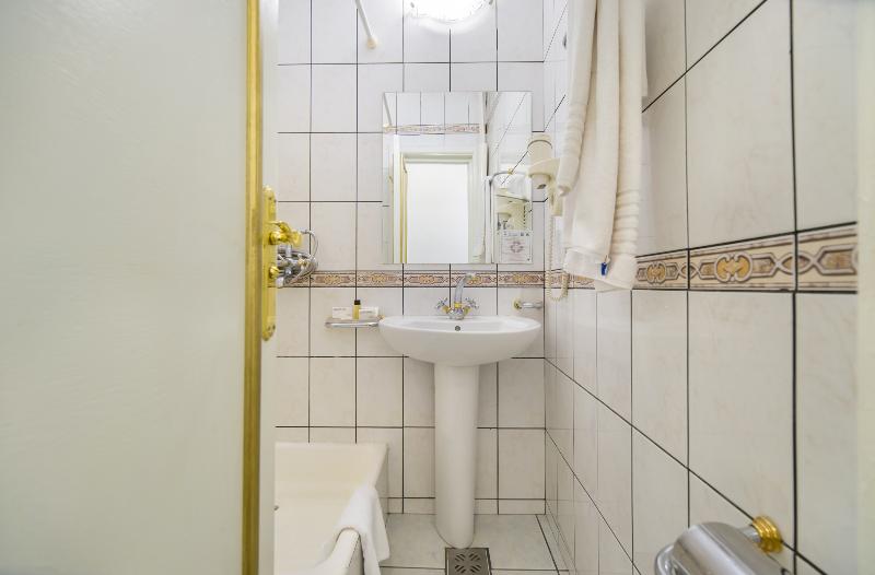 标准单人间, Imparatul Romanilor