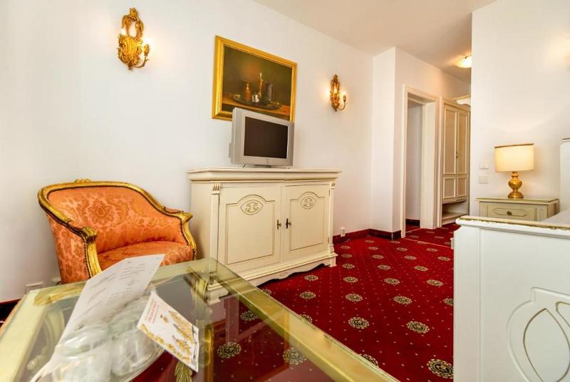 小型套房, Imparatul Romanilor